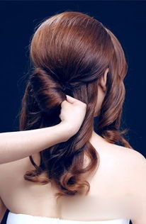 韩式新娘盘头发教程视频,韩式新娘盘发教程:打造优雅迷人的新娘发型