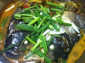 酸菜鱼头的做法 酸菜炖鱼头的做法