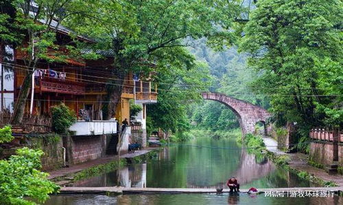 四川旅游景红房子(求四川旅游景点排名前十)