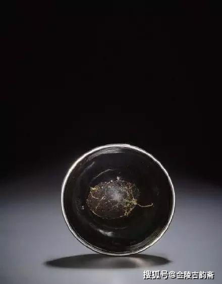 宋吉州窑黑釉木叶纹茶盏和剪纸贴花盏及鉴定要点