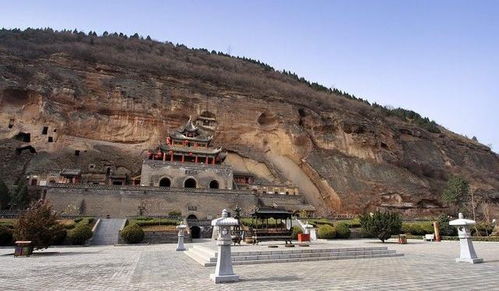 彬县大佛寺 泾河自佛洞前蜿蜒东流,风光旖旎