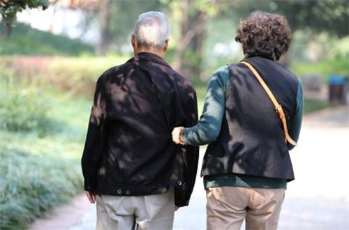 76年龙男的婚姻出现危机 76年龙男命中注定的情人