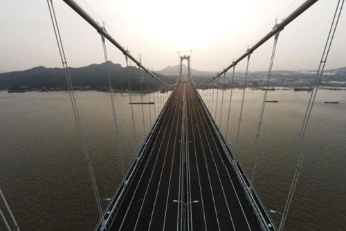 真奇怪 江苏一悬索桥跨越大江,名字是大山,还要跑高铁