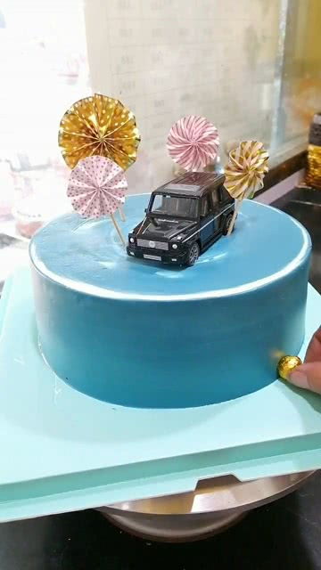 沉默传奇：汽车蛋糕致敬机械杰作