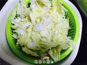 春节里做一盘简单的粉丝白菜,也很受欢迎,不比肉菜差 