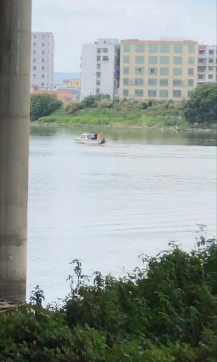 揭阳市区榕华大桥又有人跳河轻生 救援人员迅速出动