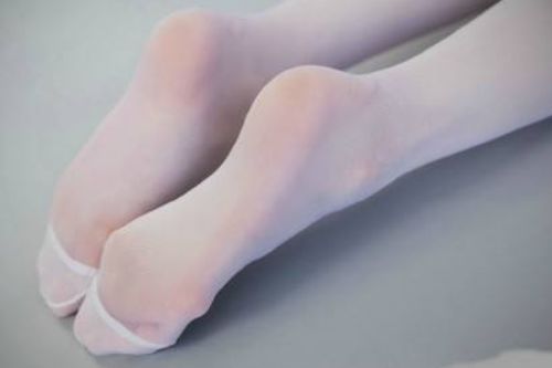 在古代女人的脚是不是不可以随便露出来(为什么古代女人的脚不能给人看)