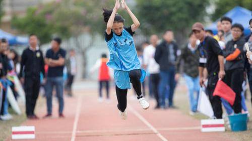 女的梦见跳远跳得很远(女人梦见跳远是什么意思)