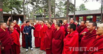 中国藏语系高级佛学院学员走进承德 以目鉴实 感知历史