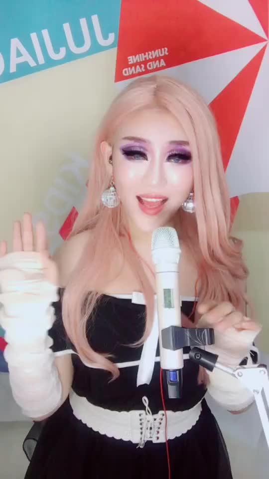 你以为声音好听的都是美女或者萝莉 