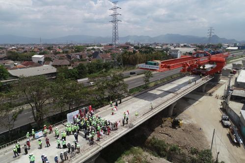 中老铁路通车后,雅万高铁也竣工倒计时,印尼彻底被中国基建征服