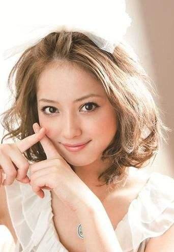 最美人妻 日本女星佐佐木希,搞笑艺人老公被曝出轨多名女性