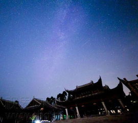 天鹅座流星雨划过天空 重庆市民记录下璀璨瞬间