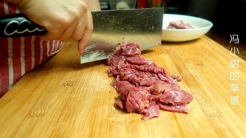 这才是水煮牛肉的正宗做法,技巧都在里面,学会招待客人倍有面子