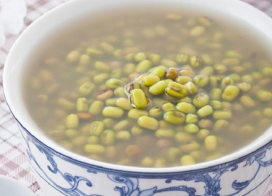 绿豆汤怎么熬不发红 大厨 多做这一步,绿豆久熬不红