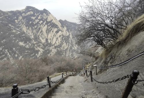 走进华山 了解神仙开凿出来的古山道