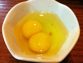 梦见鸡蛋打开是双黄的