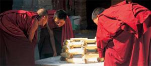 藏历四月 乜纳扎仓的 强巴林廓