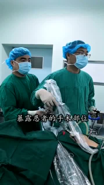 为什么医生做手术要用绿布蒙着,通过一个洞去手术,看完终于明白了 