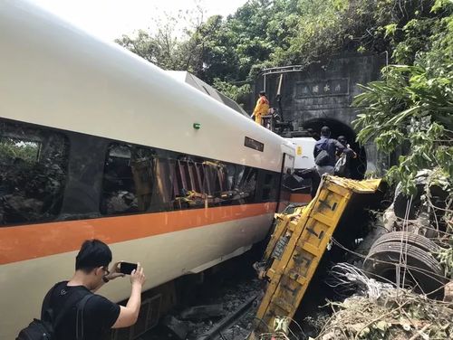 台铁列车出轨事故已致30余人死亡,列车司机确认身亡