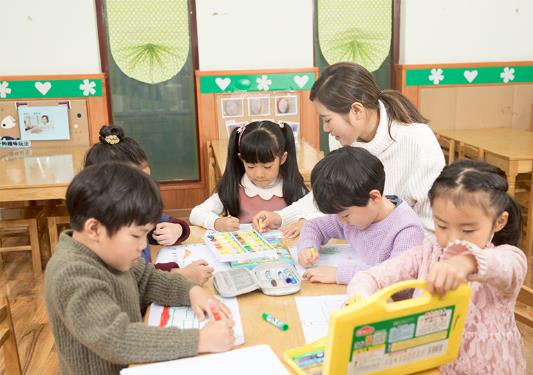 女孩子当幼儿园老师好吗