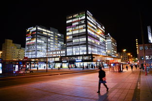 金碧交辉，繁华都市的璀璨夜景，金碧交辉的意思是什么