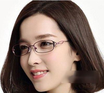 戴眼镜的女生适合什么发型呢