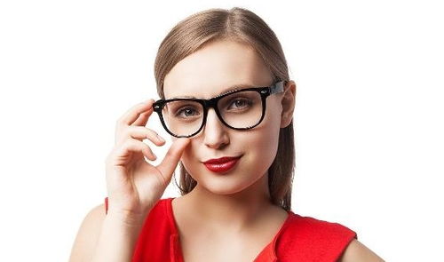 戴隐形眼镜和普通眼镜的利弊 这些你都知道吗