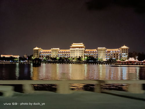 夜景美翻了,龙舟池畔璀璨得令人心醉,厦门旅游就来在这里