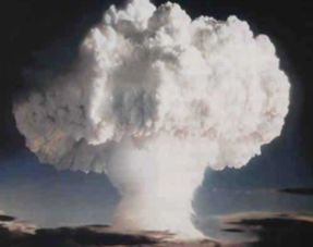 我国发射的第一颗原子弹名字是什么(中国第一颗原子弹研制始末，苏联美国联手阻止，仅用5年试爆成功)