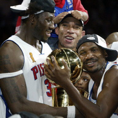 04年总决赛奥尼尔命中率 NBA03和04年的常规赛冠军是谁