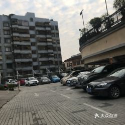 回民街附近停车场(西安哪些酒店有免费停车场)