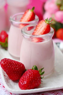 草莓布丁,草莓布丁:夏日甜点的庆典