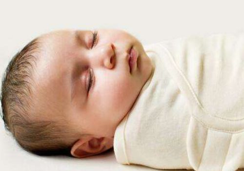 新生儿体温受什么影响 新生儿体温过高怎么办