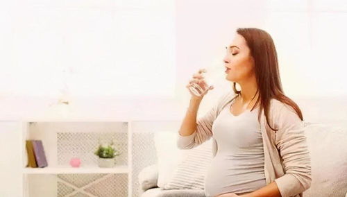 原创孕期喝水有门道，错误方法对胎儿不利，怎么喝、喝多少准妈妈记好