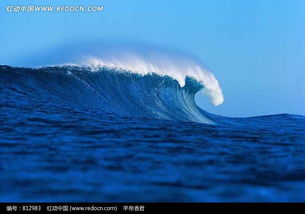 海面上的大浪 