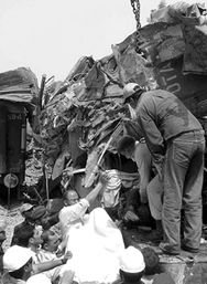 巴三列火车连环相撞 至少123人死亡130余人受伤 
