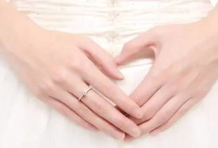 单身戒指戴哪个手指女,单身的人戒指应该戴哪个手指？