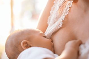 宝宝洗完澡喂母乳标清,宝宝洗完澡后喂母乳的重要性