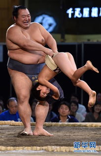 日本相扑模拟赛 小朋友对战专业选手 