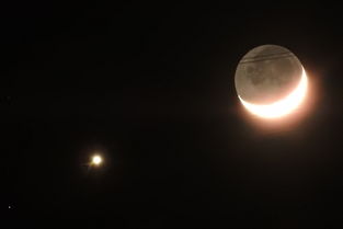 天空上演 金星合月 抬头看月亮弯弯伴金星 