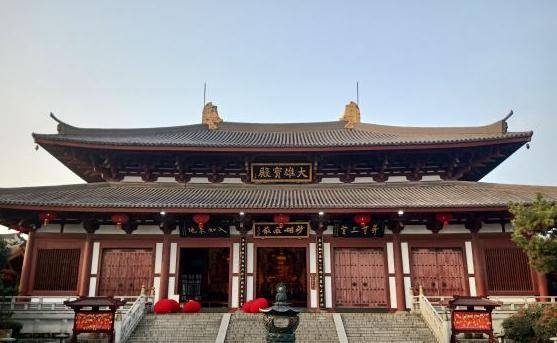 上海拥有一个香火旺盛的寺院,许愿灵验,游客称不虚此行