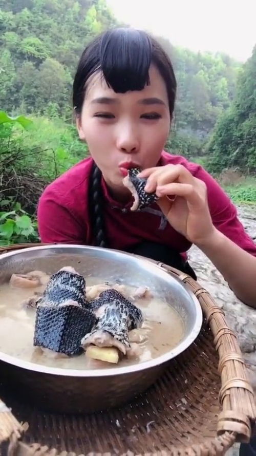 大山里的女孩子什么菜都喜欢吃 