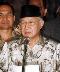 印尼前总统苏哈托病情恶化 内出血肺积水严重 