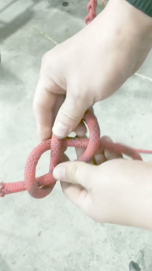 这种绳结货运师傅经常用到,它也是一种手链的编法 