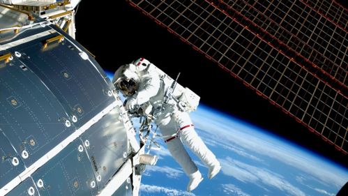 美国宇航员坐中国神舟飞船回来的电影「美国宇航员太空遇险竟乘坐神舟飞船返回地球震撼人心的科幻片」