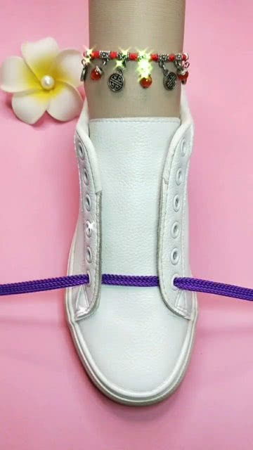 紫色设计感鞋带系法,非常简单大方 