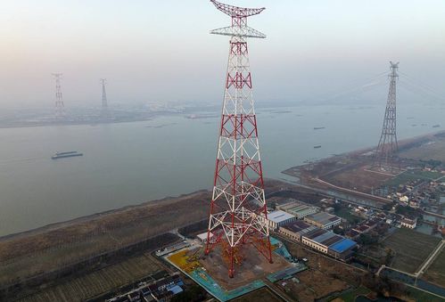 高385米,世界最高输电铁塔落户中国,老外感慨 这是咋建成的