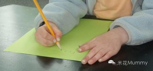 学龄前的家长切勿过早要求孩子正确握笔 你知道为什么吗
