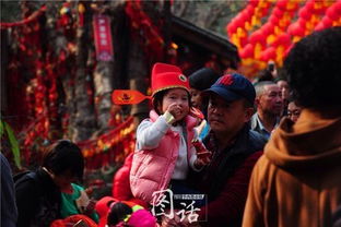 正月初五迎财神 成都街头遍是财神帽 图